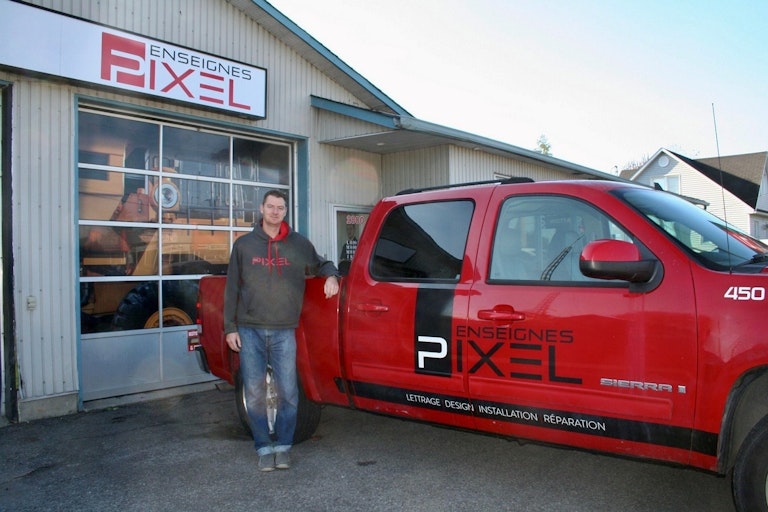 1 Groupe Pixel Olivier Charlebois president avec camion oct2022 photo AEBHS