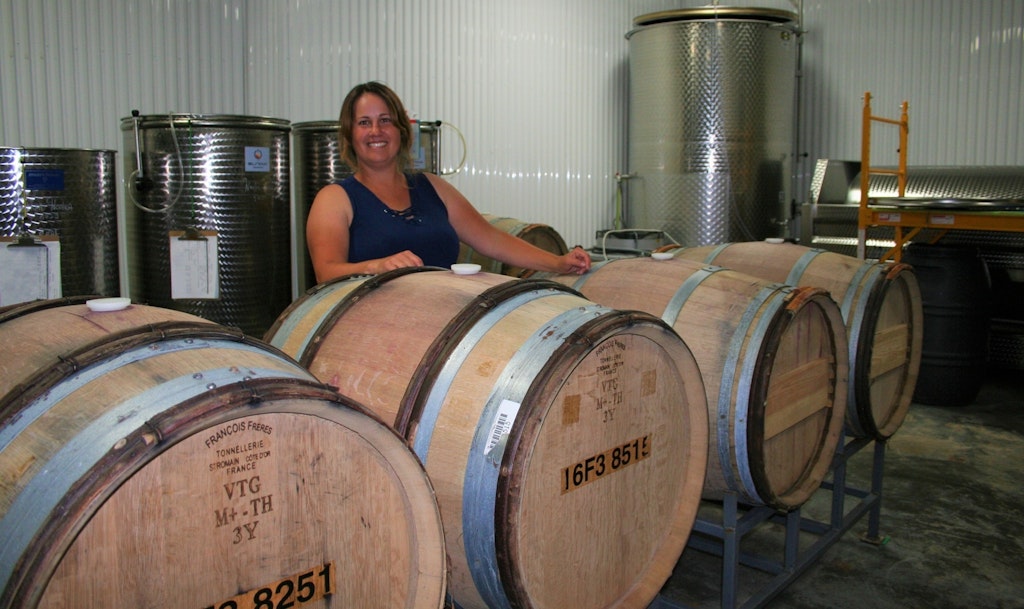 2 Vignoble Cortellino proprio Sophie et barils de vin photo AEBHS 2023 IMG 8427