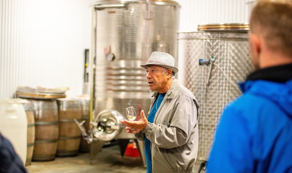 3 Vignoble Cortellino proprio Joseph avec visiteurs sept2022 Photo courtoisie