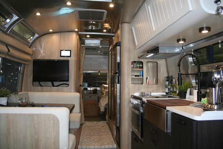 Custom Airstream reno roulotte photo AEBHS avril2023
