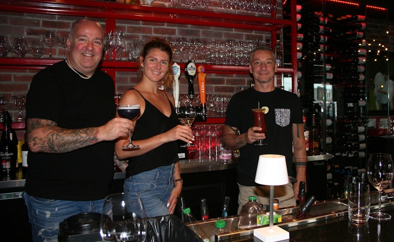 Toro Bistro les proprios Martin Vallee et Patrick Lafontaine avec la mixologue Roxane Photo AEBHS aout2023