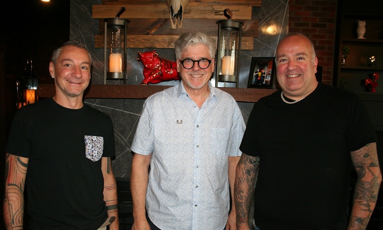 Toro Bistro les proprios Patrick Lafontaine et Martin Vallee avec Jean Pierre Major d AEBHS au centre Photo AEBHS aout2023