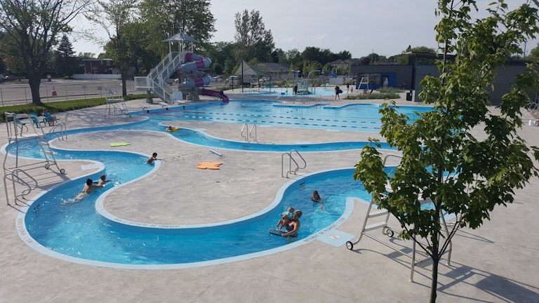 Complexe aquatique beau chateau riviere