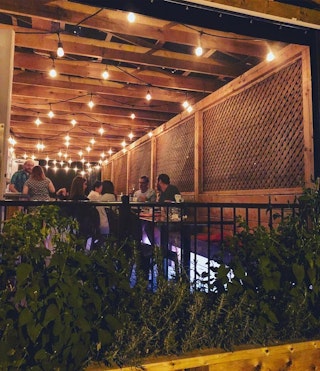 Pub cafe la maitresse terrasse 2