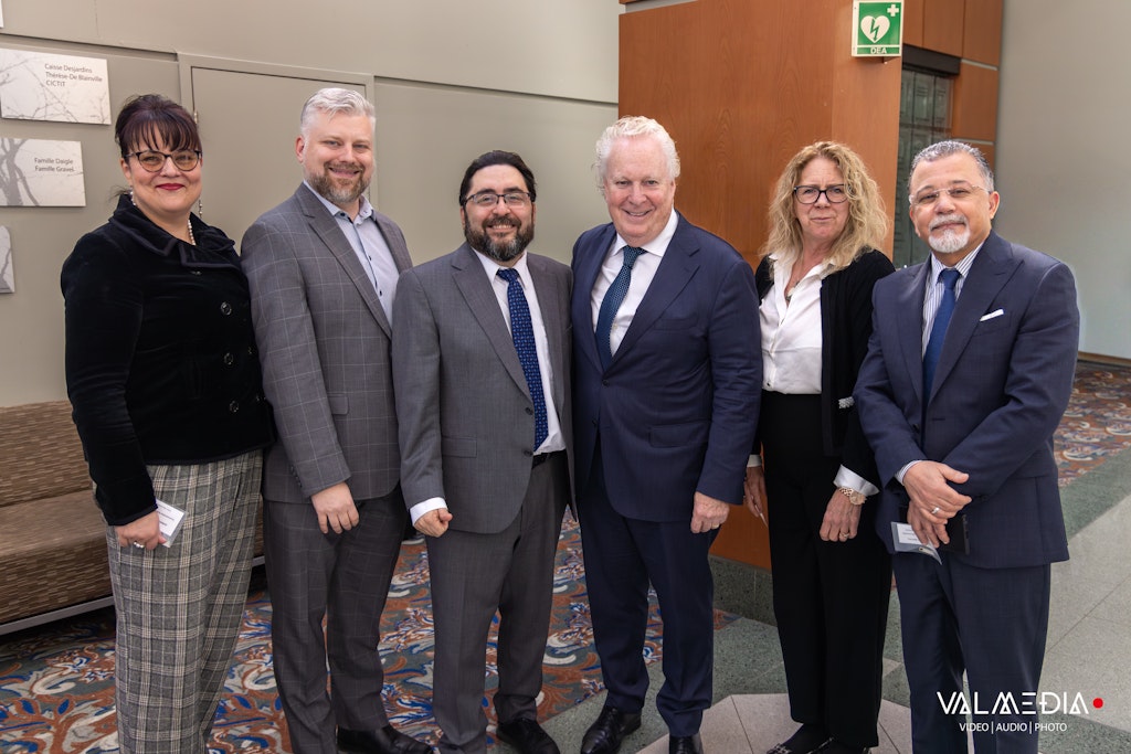 Jean Charest et organisateurs