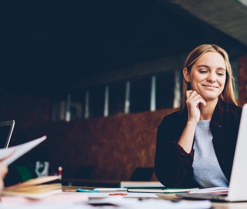 Hero placeholder femme1