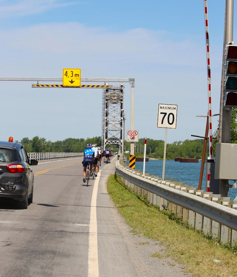 Velo traversee accompagnement pont