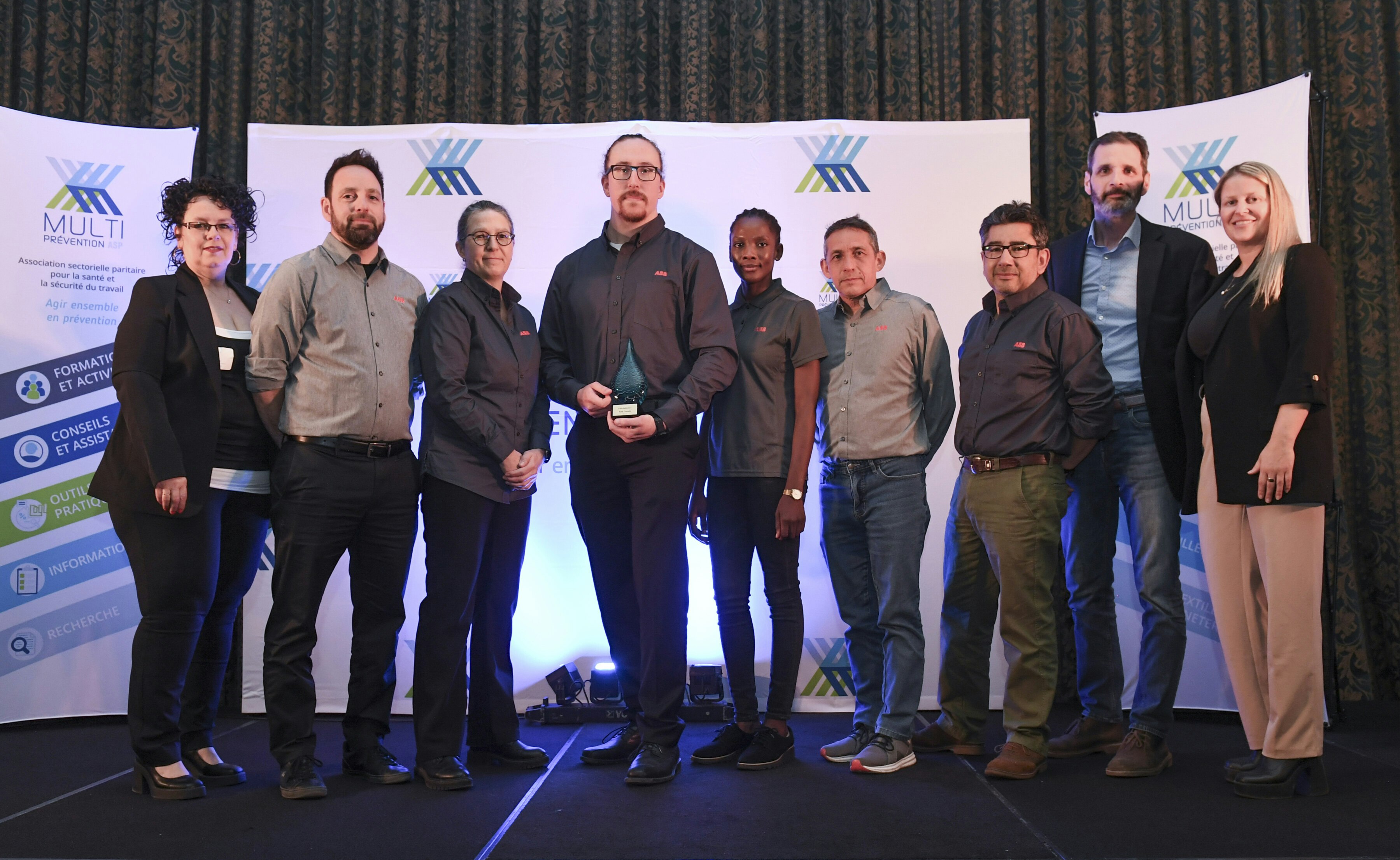 ABB, division de Québec, a ajouté des rallonges aux connecteurs pour éloigner les mains des sources de tension lors des tests électriques.