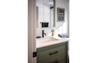 Sophie Piche Console R V L 62 Q 4600 RGB