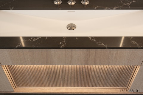 Vanico Penthouse Plaza meuble lav facade eclaire